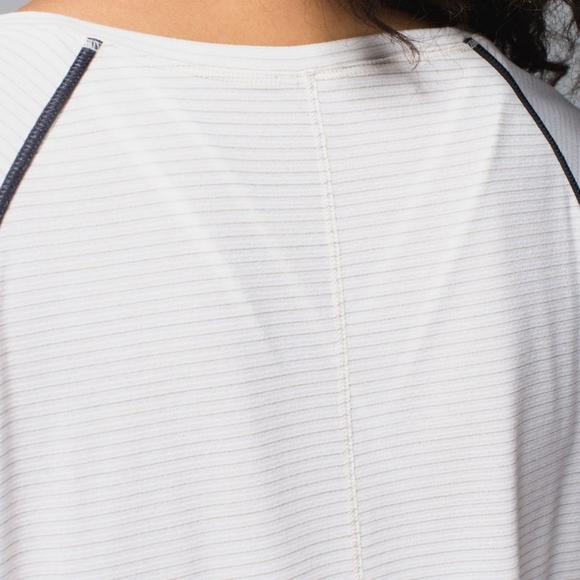 Lululemon Weightless Crew - Picture 6 of 14